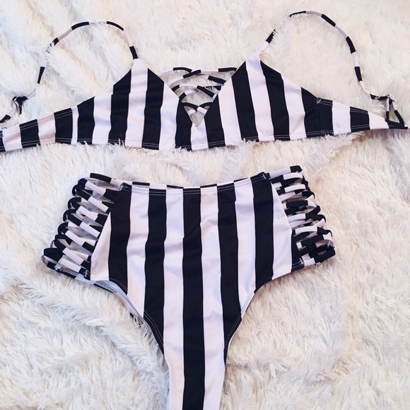 Bathing suit - Picture 2 of 3